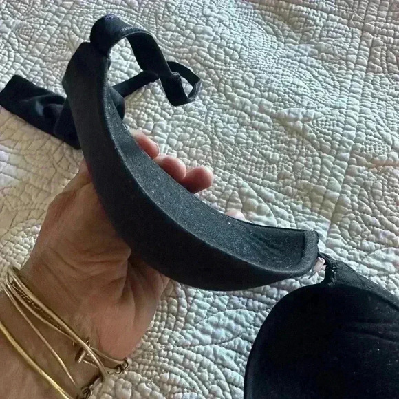 Betsy Johnson 34C Black padded bra slight push up Feminine and sexy classic - Picture 8 of 8